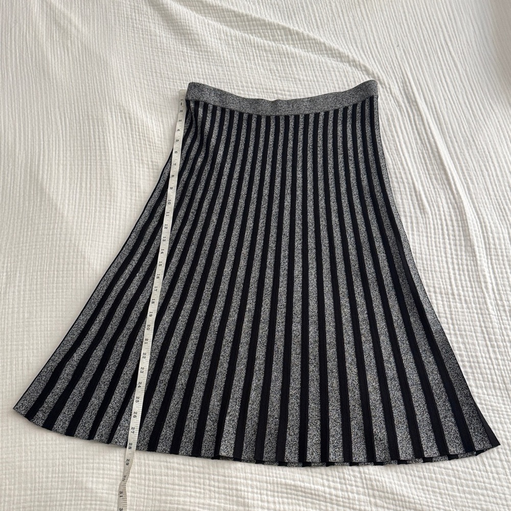 Ann Taylor Black & Grey Pleated A-Line Skirt SMALL